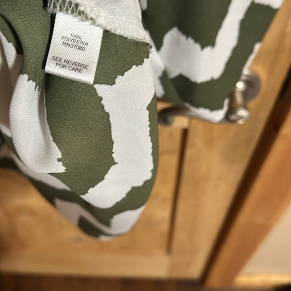 Catos  Green and White Zigzag Women's blouse Top - Picture 5 of 5